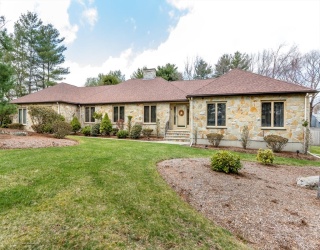 42 Angela Street, Canton, Massachusetts, 3 Bedrooms Bedrooms, 7 Rooms Rooms,3.5 BathroomsBathrooms,Residential,For Sale,Angela Street,73501479