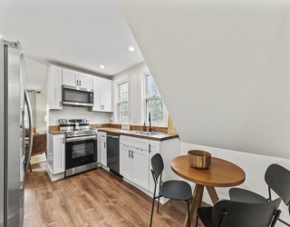 1142 Washington Street, Whitman, Massachusetts, 2 Bedrooms Bedrooms, 5 Rooms Rooms,1 BathroomBathrooms,Residential Lease,For Rent,Washington Street,73501493