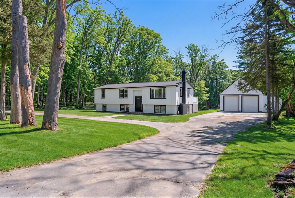 35 Hartford Ave, Bellingham, Massachusetts, 3 Bedrooms Bedrooms, 6 Rooms Rooms,2 BathroomsBathrooms,Residential,For Sale,Hartford Ave,73501501