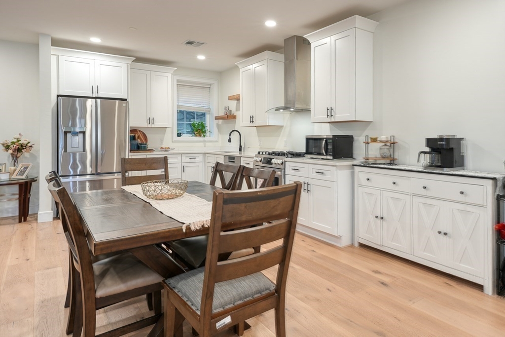 17 School St., Hudson, Massachusetts, 3 Bedrooms Bedrooms, 5 Rooms Rooms,2.5 BathroomsBathrooms,Residential,For Sale,School St.,73501522