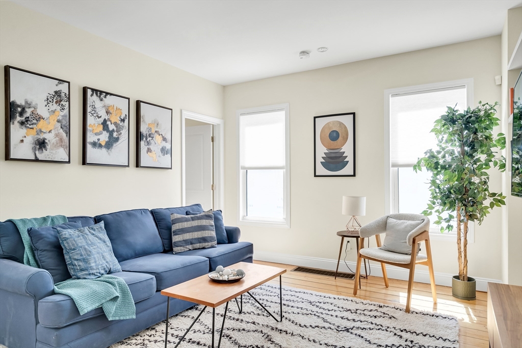 58-60 Elmwood, Somerville, Massachusetts, 2 Bedrooms Bedrooms, 4 Rooms Rooms,1 BathroomBathrooms,Residential,For Sale,Elmwood,73501429