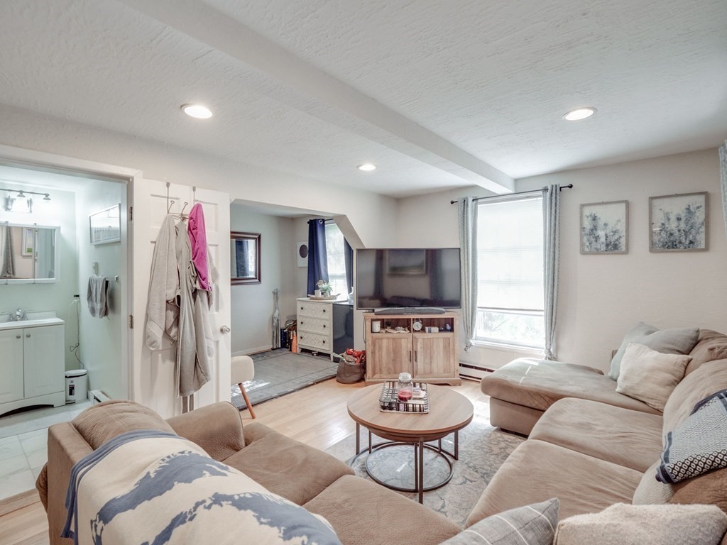 28 Mercer, Boston, Massachusetts, 1 Bedroom Bedrooms, 5 Rooms Rooms,1 BathroomBathrooms,Residential Lease,For Rent,Mercer,73496847