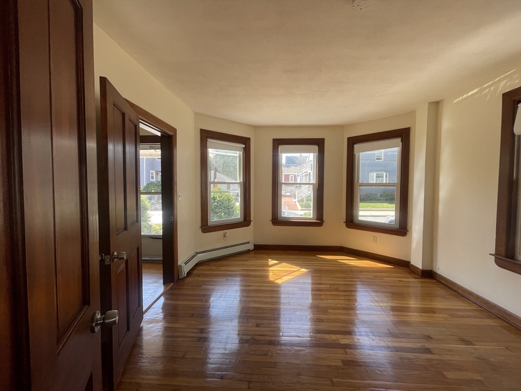 48 Chester Ave, Medford, Massachusetts, 3 Bedrooms Bedrooms, 6 Rooms Rooms,1 BathroomBathrooms,Residential Lease,For Rent,Chester Ave,73464356