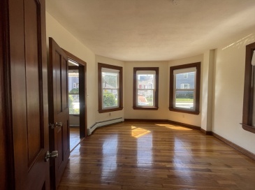 48 Chester Ave, Medford, Massachusetts, 3 Bedrooms Bedrooms, 6 Rooms Rooms,1 BathroomBathrooms,Residential Lease,For Rent,Chester Ave,73464356