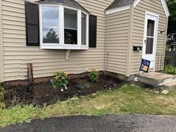 30 South Street, Holbrook, Massachusetts, 2 Bedrooms Bedrooms, 5 Rooms Rooms,1.5 BathroomsBathrooms,Residential Lease,For Rent,South Street,73489409