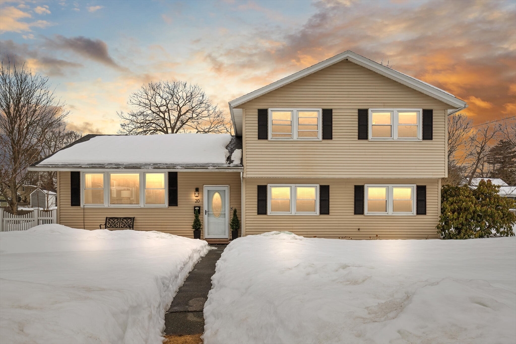 20 Walker Rd, Beverly, Massachusetts, 4 Bedrooms Bedrooms, 8 Rooms Rooms,2 BathroomsBathrooms,Residential,For Sale,Walker Rd,73483572