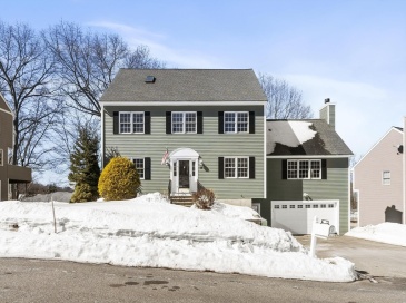 13 Towne Hill Road, Haverhill, Massachusetts, 4 Bedrooms Bedrooms, 9 Rooms Rooms,2.5 BathroomsBathrooms,Residential,For Sale,Towne Hill Road,73482431