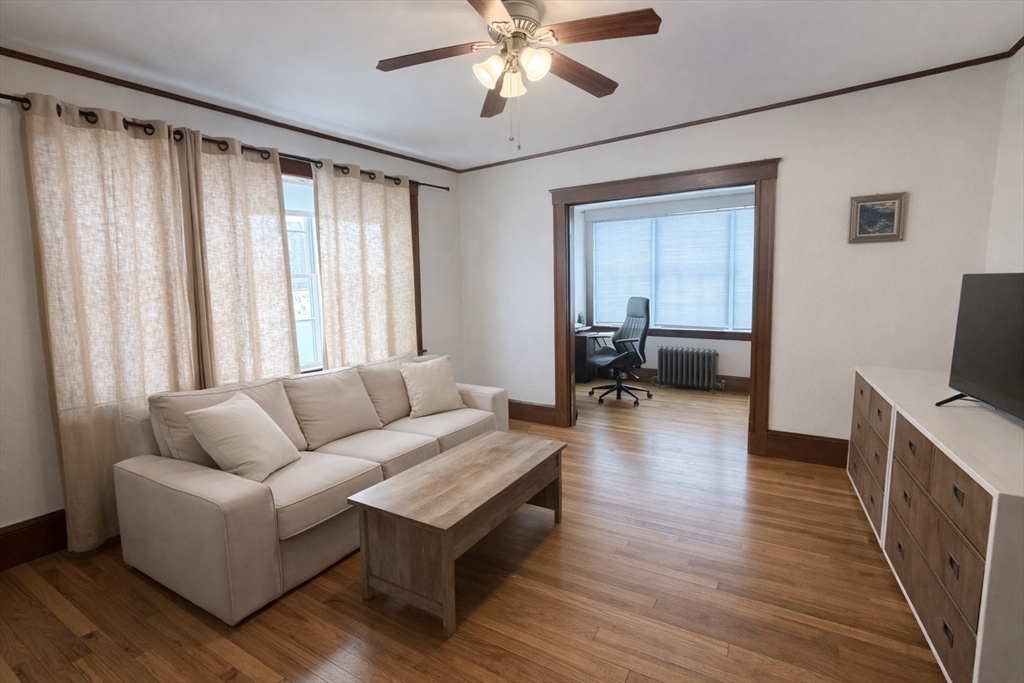 875 Fellsway, Medford, Massachusetts, 2 Bedrooms Bedrooms, 6 Rooms Rooms,1 BathroomBathrooms,Residential Lease,For Rent,Fellsway,73484069