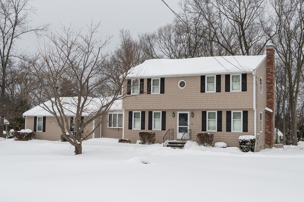 28 Bridle Path Rd, Dracut, Massachusetts, 4 Bedrooms Bedrooms, 8 Rooms Rooms,2.5 BathroomsBathrooms,Residential,For Sale,Bridle Path Rd,73472796