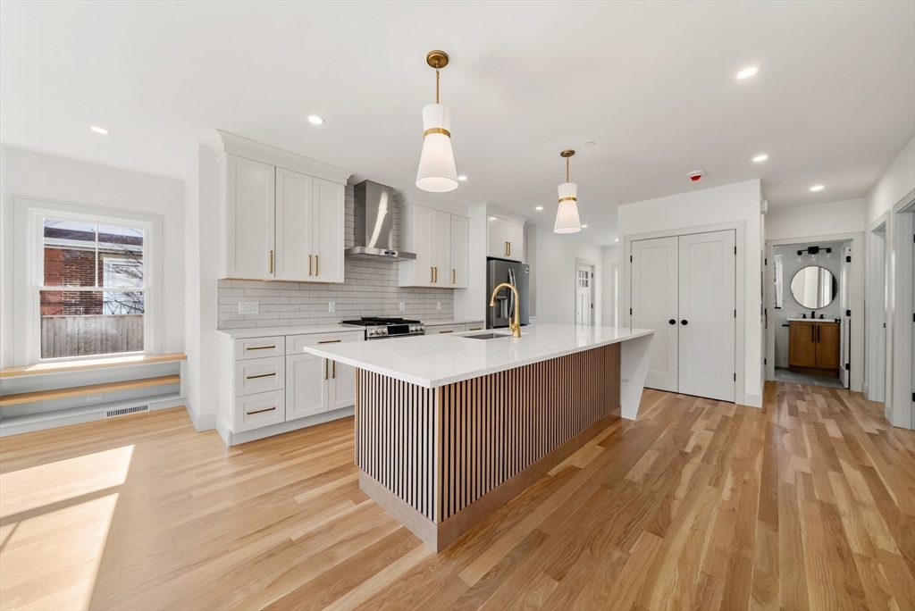 6-8 South, Stoneham, Massachusetts, 3 Bedrooms Bedrooms, 5 Rooms Rooms,2 BathroomsBathrooms,Residential,For Sale,South,73501617