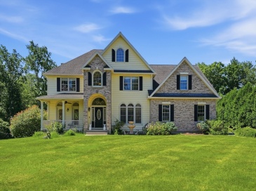 5 Gableview Lane, Southwick, Massachusetts, 5 Bedrooms Bedrooms, 9 Rooms Rooms,2.5 BathroomsBathrooms,Residential,For Sale,Gableview Lane,73500700