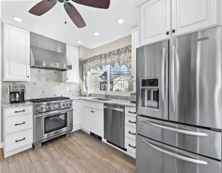 196 Park Street, Stoneham, Massachusetts, 3 Bedrooms Bedrooms, 6 Rooms Rooms,2.5 BathroomsBathrooms,Residential,For Sale,Park Street,73501635