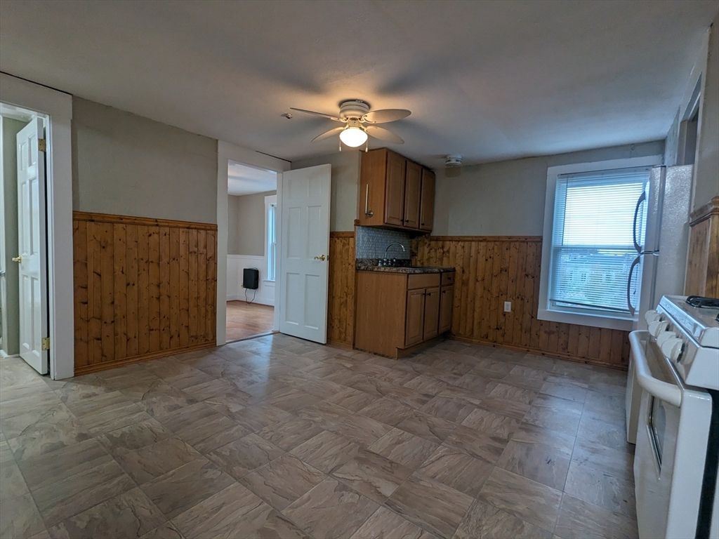 7 Congress St., Milford, Massachusetts, 1 Bedroom Bedrooms, 3 Rooms Rooms,1 BathroomBathrooms,Residential Lease,For Rent,Congress St.,73501705