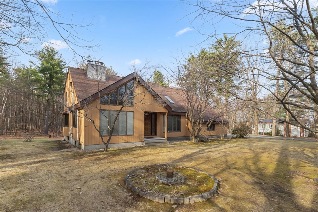 693 Elm St, Leominster, Massachusetts, 3 Bedrooms Bedrooms, 13 Rooms Rooms,2.5 BathroomsBathrooms,Residential,For Sale,Elm St,73501712