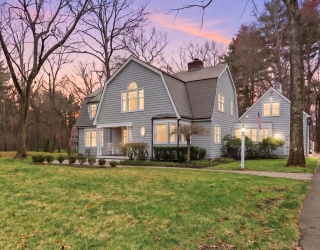 15 River Meadow Drive, West Newbury, Massachusetts, 5 Bedrooms Bedrooms, 13 Rooms Rooms,4.5 BathroomsBathrooms,Residential,For Sale,River Meadow Drive,73501716