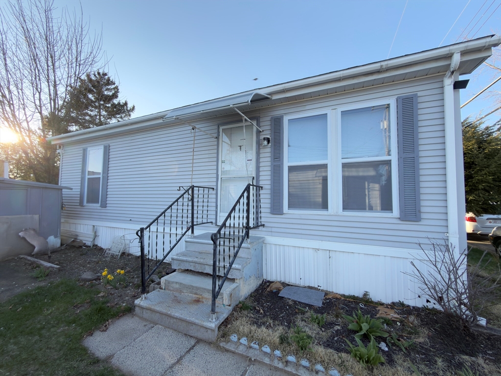 16 Mobile Home Way, Springfield, Massachusetts, 2 Bedrooms Bedrooms, 5 Rooms Rooms,1 BathroomBathrooms,Residential,For Sale,Mobile Home Way,73501549