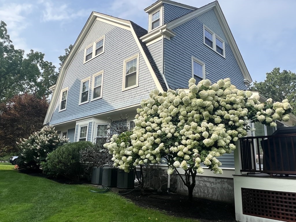 34 Glen Road, Winchester, Massachusetts, 7 Bedrooms Bedrooms, 12 Rooms Rooms,3.5 BathroomsBathrooms,Residential Lease,For Rent,Glen Road,73501557