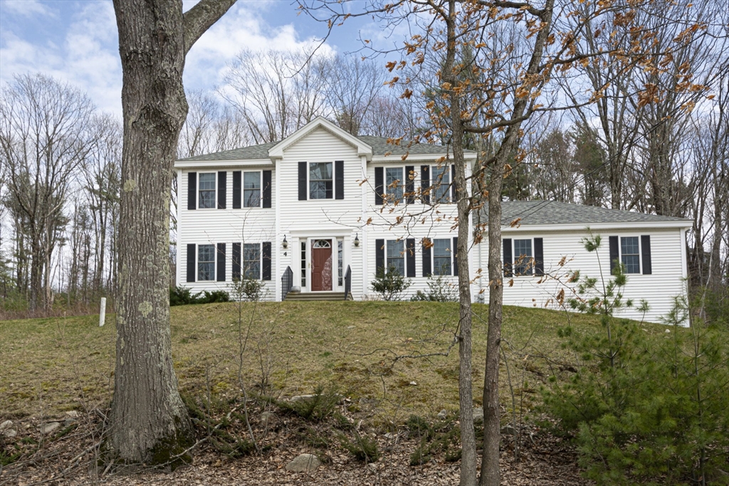 4 Brintnal Dr, Rutland, Massachusetts, 4 Bedrooms Bedrooms, 8 Rooms Rooms,3.5 BathroomsBathrooms,Residential,For Sale,Brintnal Dr,73501601
