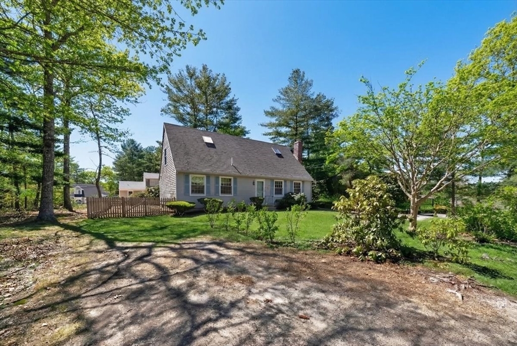 47 Cherry Tree Rd, Barnstable, Massachusetts, 3 Bedrooms Bedrooms, 6 Rooms Rooms,2 BathroomsBathrooms,Residential,For Sale,Cherry Tree Rd,73501641