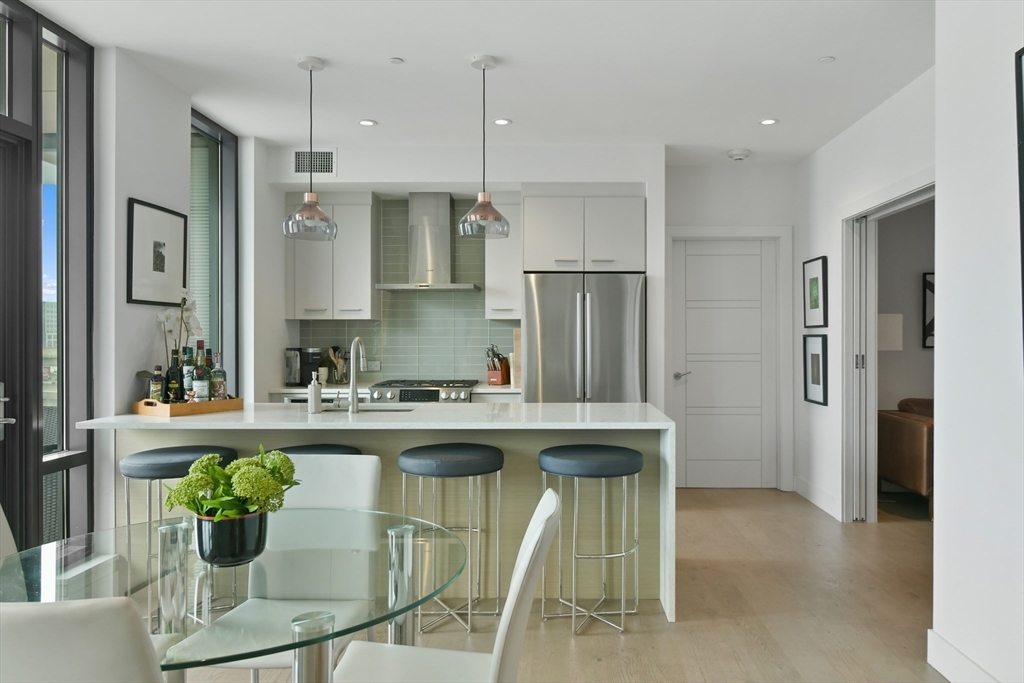 40 Traveler St, Boston, Massachusetts, 2 Bedrooms Bedrooms, 5 Rooms Rooms,2.5 BathroomsBathrooms,Residential,For Sale,Traveler St,73483194