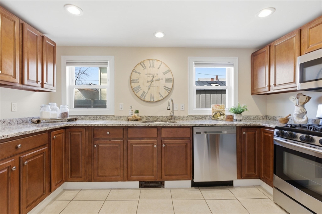 14 School Street, Danvers, Massachusetts, 2 Bedrooms Bedrooms, 5 Rooms Rooms,2 BathroomsBathrooms,Residential,For Sale,School Street,73502020