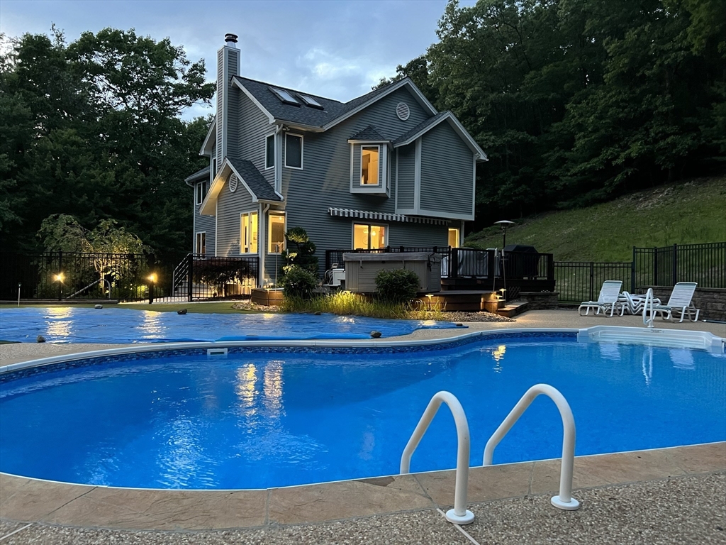 247 Granite St, Leominster, Massachusetts, 3 Bedrooms Bedrooms, 7 Rooms Rooms,2.5 BathroomsBathrooms,Residential,For Sale,Granite St,73498230