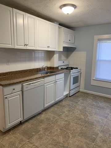 0 School St, Milford, Massachusetts, 1 Bedroom Bedrooms, 3 Rooms Rooms,1 BathroomBathrooms,Residential Lease,For Rent,School St,73501817