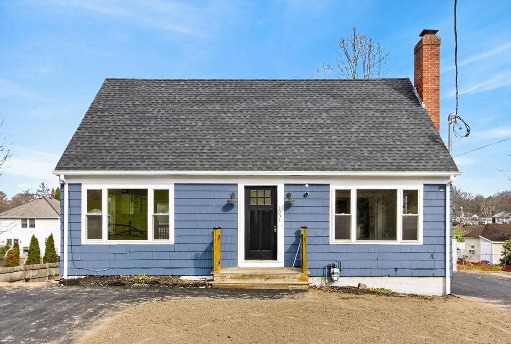 1051 Boston Rd, Haverhill, Massachusetts, 2 Bedrooms Bedrooms, 5 Rooms Rooms,2.5 BathroomsBathrooms,Residential,For Sale,Boston Rd,73502059