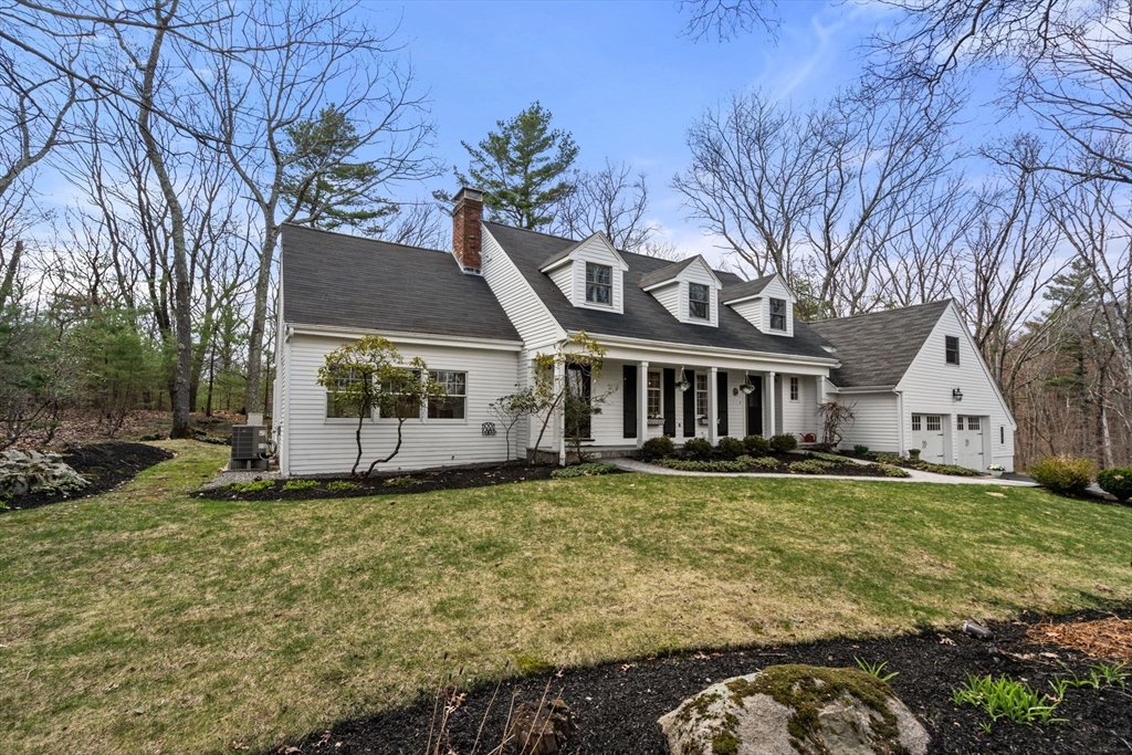 5 Whitney St, Sherborn, Massachusetts, 4 Bedrooms Bedrooms, 9 Rooms Rooms,2.5 BathroomsBathrooms,Residential,For Sale,Whitney St,73501860