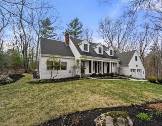 5 Whitney St, Sherborn, Massachusetts, 4 Bedrooms Bedrooms, 9 Rooms Rooms,2.5 BathroomsBathrooms,Residential,For Sale,Whitney St,73501860