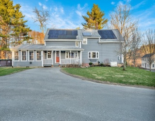 63 S Hampton, Amesbury, Massachusetts, 3 Bedrooms Bedrooms, 9 Rooms Rooms,1.5 BathroomsBathrooms,Residential,For Sale,S Hampton,73501844