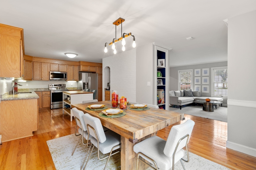 5 Prentiss Place, Medfield, Massachusetts, 3 Bedrooms Bedrooms, 8 Rooms Rooms,3 BathroomsBathrooms,Residential,For Sale,Prentiss Place,73501846