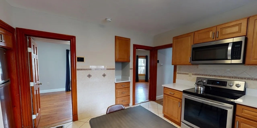 6 Cawfield, Boston, Massachusetts, 3 Bedrooms Bedrooms, 5 Rooms Rooms,1 BathroomBathrooms,Residential Lease,For Rent,Cawfield,73501853