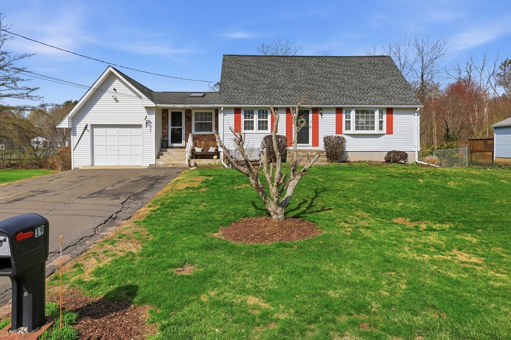 19 Salem St, West Springfield, Massachusetts, 3 Bedrooms Bedrooms, 7 Rooms Rooms,2 BathroomsBathrooms,Residential,For Sale,Salem St,73501882