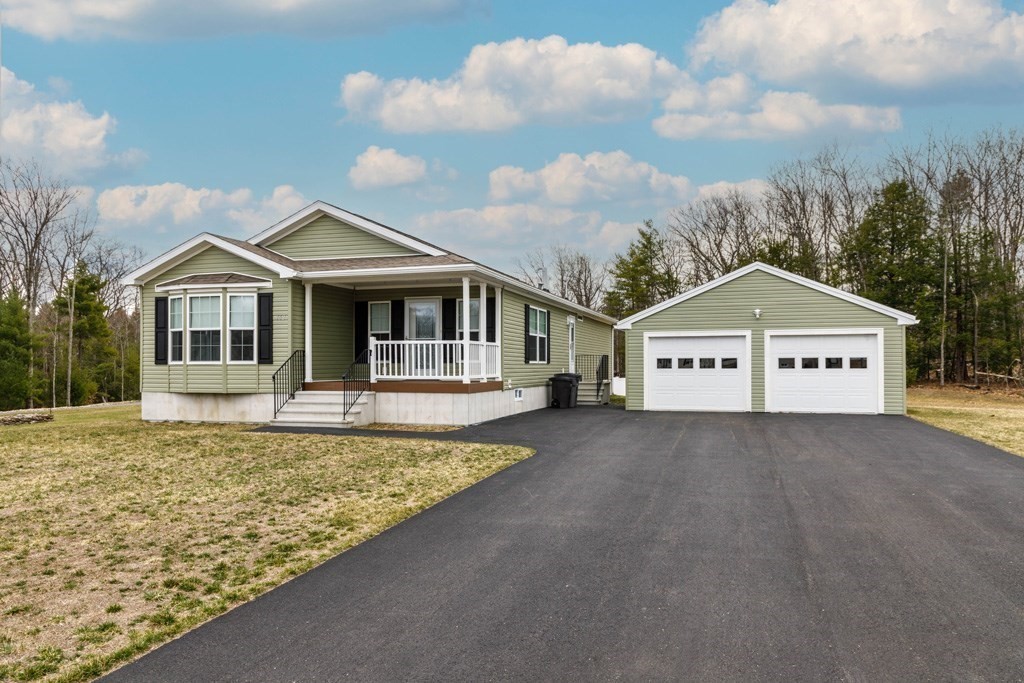 102 Topaz Terrace, Gardner, Massachusetts, 3 Bedrooms Bedrooms, 5 Rooms Rooms,2 BathroomsBathrooms,Residential,For Sale,Topaz Terrace,73501890