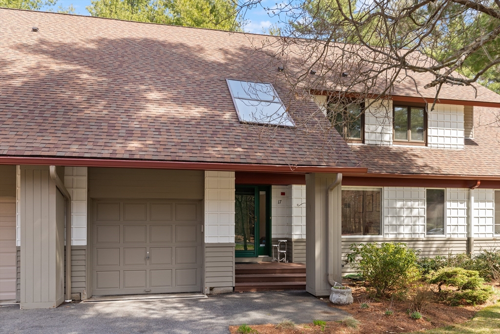 17 Apple Valley Dr, Sharon, Massachusetts, 2 Bedrooms Bedrooms, 5 Rooms Rooms,2.5 BathroomsBathrooms,Residential,For Sale,Apple Valley Dr,73501904