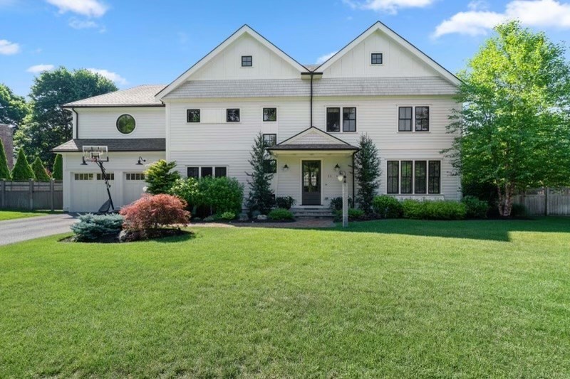 11 Fisher Ave, Wellesley, Massachusetts, 5 Bedrooms Bedrooms, 9 Rooms Rooms,4.5 BathroomsBathrooms,Residential,For Sale,Fisher Ave,73501913