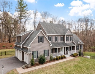 3 Nashoba Dr, Chelmsford, Massachusetts, 4 Bedrooms Bedrooms, 8 Rooms Rooms,2.5 BathroomsBathrooms,Residential,For Sale,Nashoba Dr,73501911