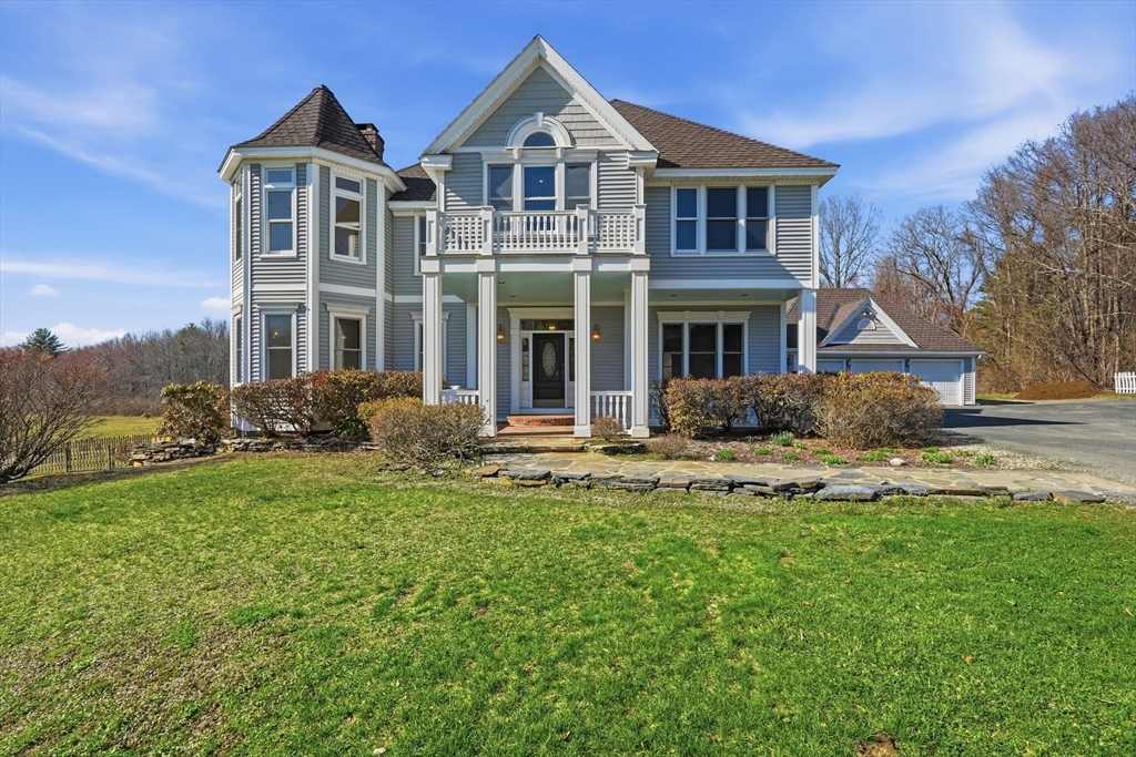 365 Middle St, Amherst, Massachusetts, 6 Bedrooms Bedrooms, 11 Rooms Rooms,3.5 BathroomsBathrooms,Residential,For Sale,Middle St,73501885