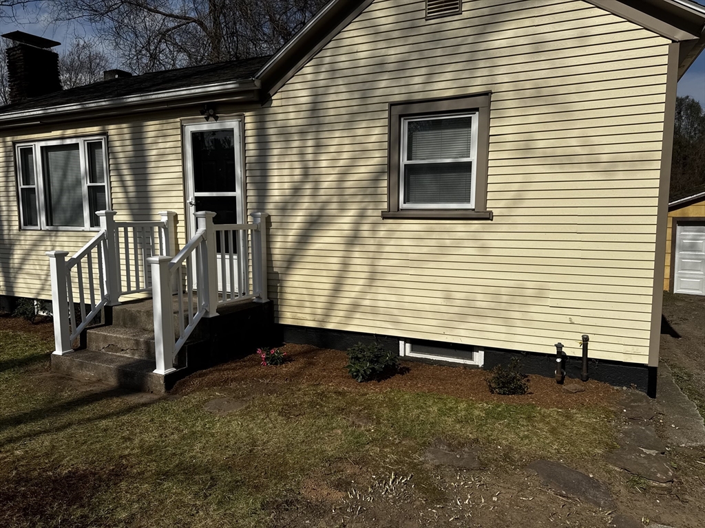 234 Mapleshade Ave, East Longmeadow, Massachusetts, 2 Bedrooms Bedrooms, 5 Rooms Rooms,1 BathroomBathrooms,Residential,For Sale,Mapleshade Ave,73501918