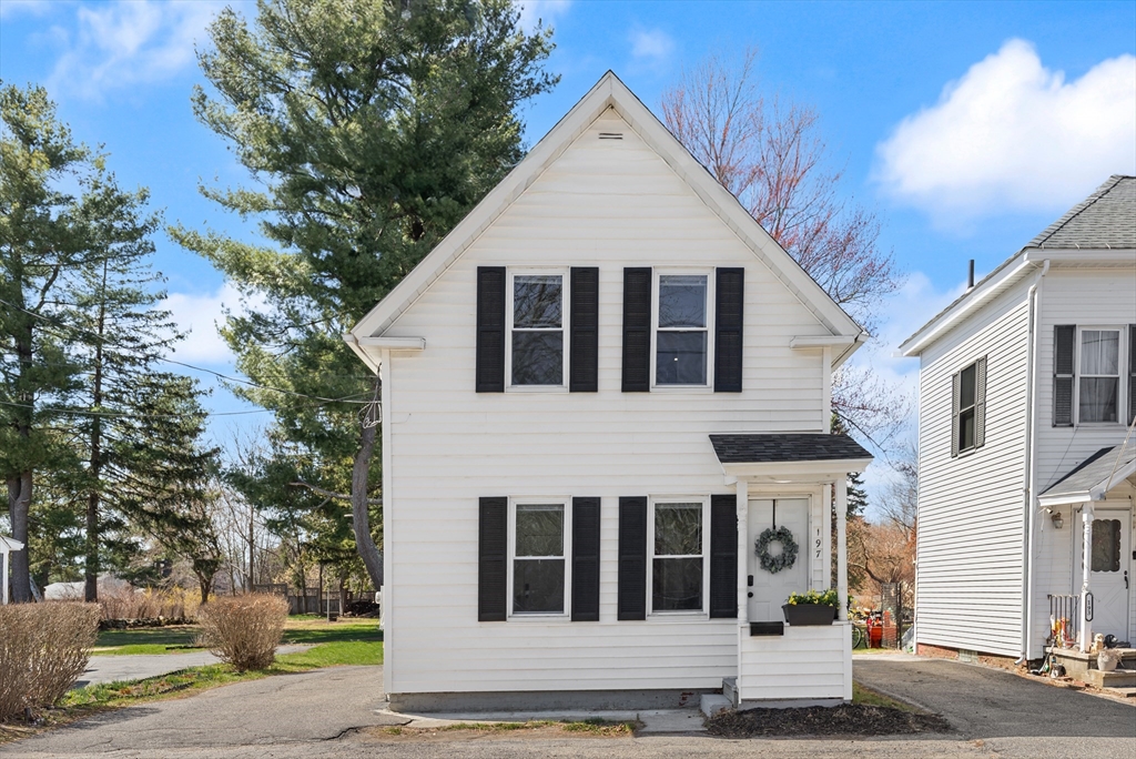197 Woodlawn St., Clinton, Massachusetts, 2 Bedrooms Bedrooms, 6 Rooms Rooms,2 BathroomsBathrooms,Residential,For Sale,Woodlawn St.,73501933
