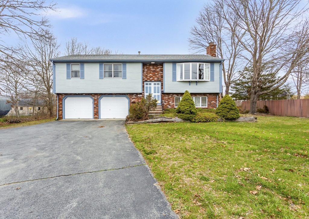 280 Huttleston Ave, Fairhaven, Massachusetts, 3 Bedrooms Bedrooms, 6 Rooms Rooms,2.5 BathroomsBathrooms,Residential,For Sale,Huttleston Ave,73501961