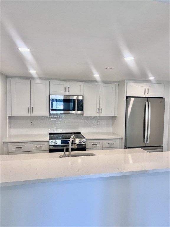 70 Conant Street, Revere, Massachusetts, 1 Bedroom Bedrooms, 3 Rooms Rooms,1 BathroomBathrooms,Residential Lease,For Rent,Conant Street,73501970