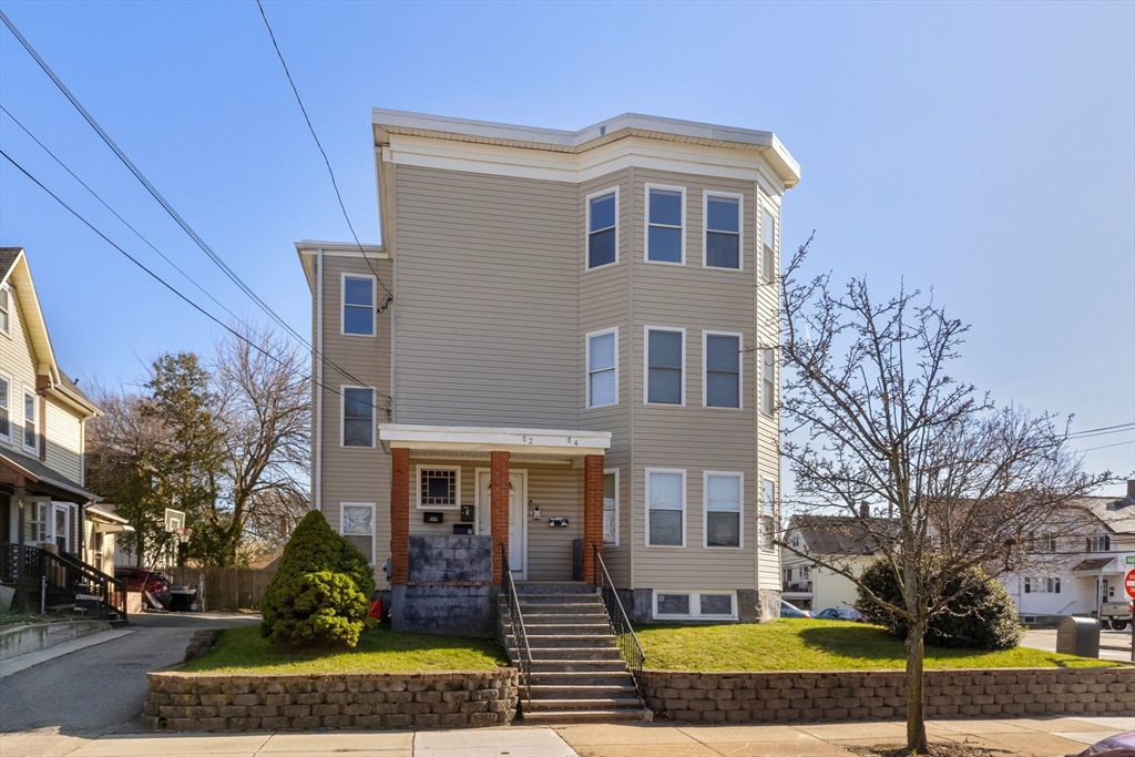 82 Medford Street, Malden, Massachusetts, 3 Bedrooms Bedrooms, 6 Rooms Rooms,1.5 BathroomsBathrooms,Residential,For Sale,Medford Street,73501974