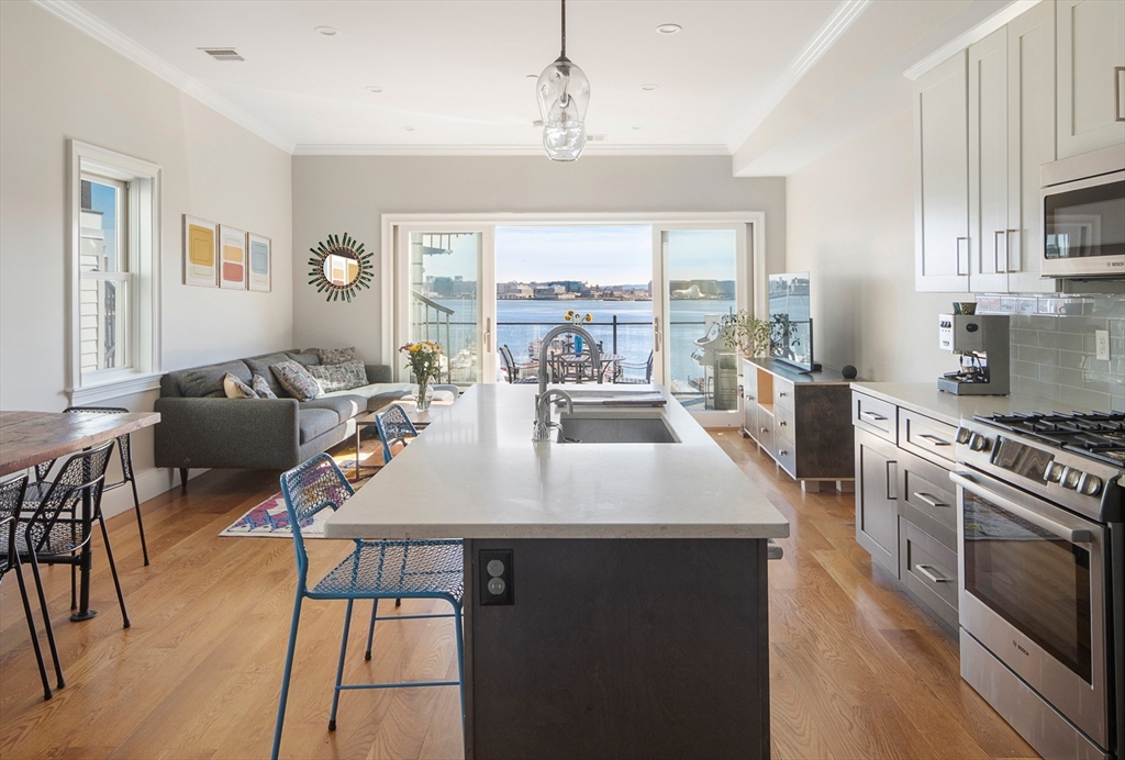 263 Webster St, Boston, Massachusetts, 2 Bedrooms Bedrooms, 5 Rooms Rooms,2 BathroomsBathrooms,Residential,For Sale,Webster St,73501985