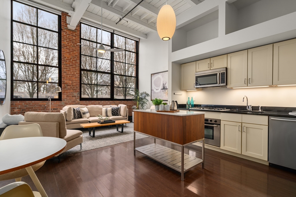 1 Aberdeen Way, Cambridge, Massachusetts, 1 Bedroom Bedrooms, 4 Rooms Rooms,2 BathroomsBathrooms,Residential,For Sale,Aberdeen Way,73501914