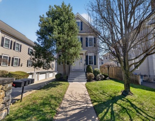 36 Prospect St, Waltham, Massachusetts, 2 Bedrooms Bedrooms, 4 Rooms Rooms,1.5 BathroomsBathrooms,Residential,For Sale,Prospect St,73501940