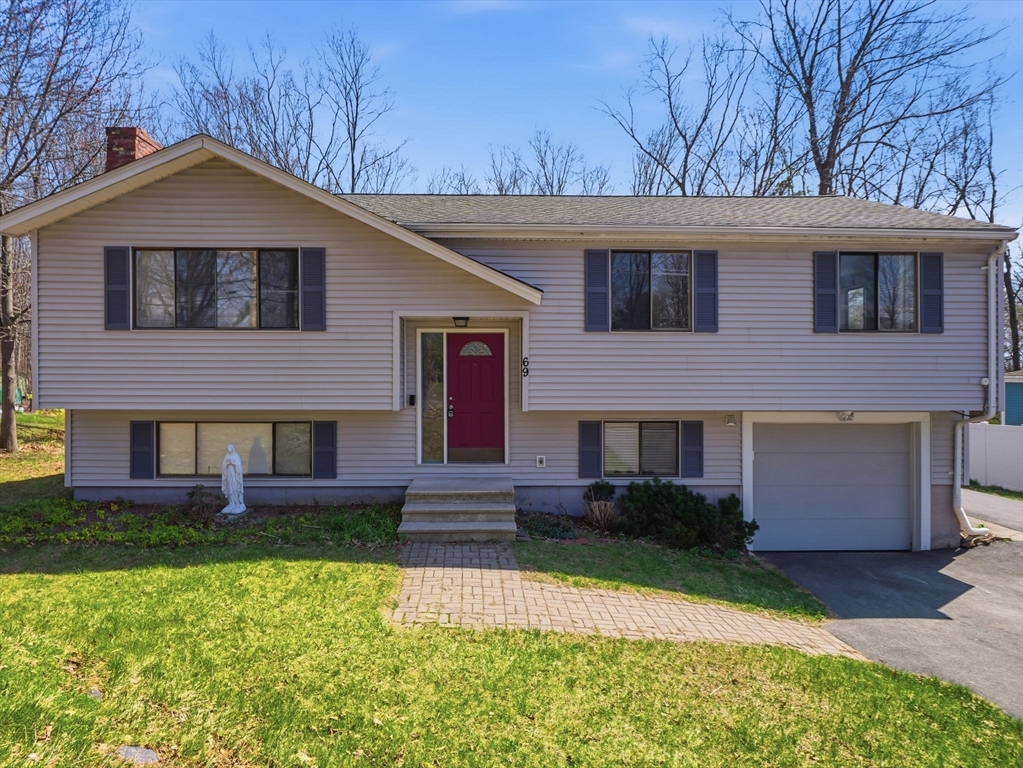 69 Lake Street, Shrewsbury, Massachusetts, 4 Bedrooms Bedrooms, 11 Rooms Rooms,2.5 BathroomsBathrooms,Residential,For Sale,Lake Street,73501796