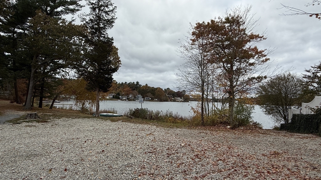 10 Fir Rd, Pembroke, Massachusetts, 2 Bedrooms Bedrooms, 4 Rooms Rooms,1 BathroomBathrooms,Residential,For Sale,Fir Rd,73450301