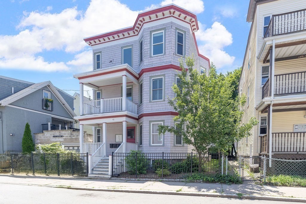 41 Sudan St., Boston, Massachusetts, 2 Bedrooms Bedrooms, 5 Rooms Rooms,2 BathroomsBathrooms,Residential,For Sale,Sudan St.,73485973